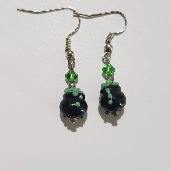 Witch's Cauldron Halloween Earrings NEW WICKED WITCH OF THE WEST Elphaba - Picture 1 of 3
